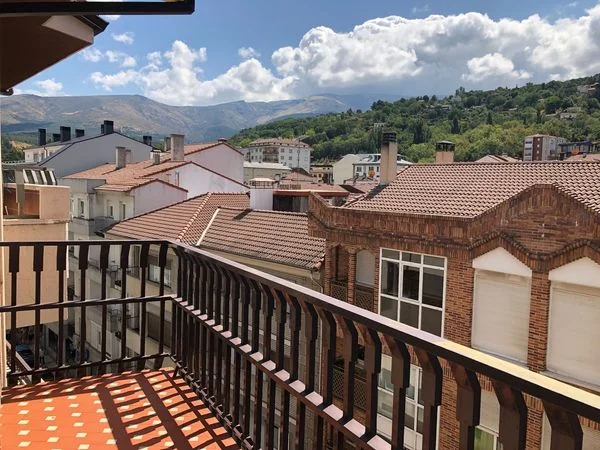Top-floor Béjar flat with mountain views