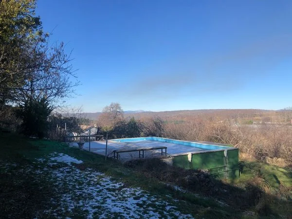 Village house with 3,500 m² plot