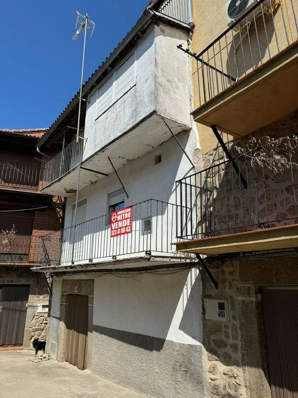 Casa de pueblo reformable con bodega