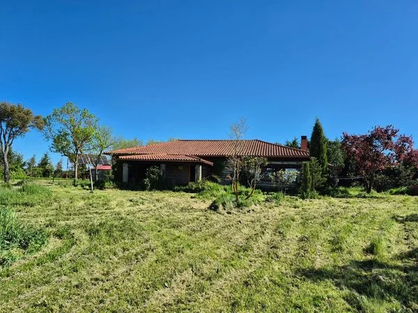 Independent chalet with 6,197 m² plot