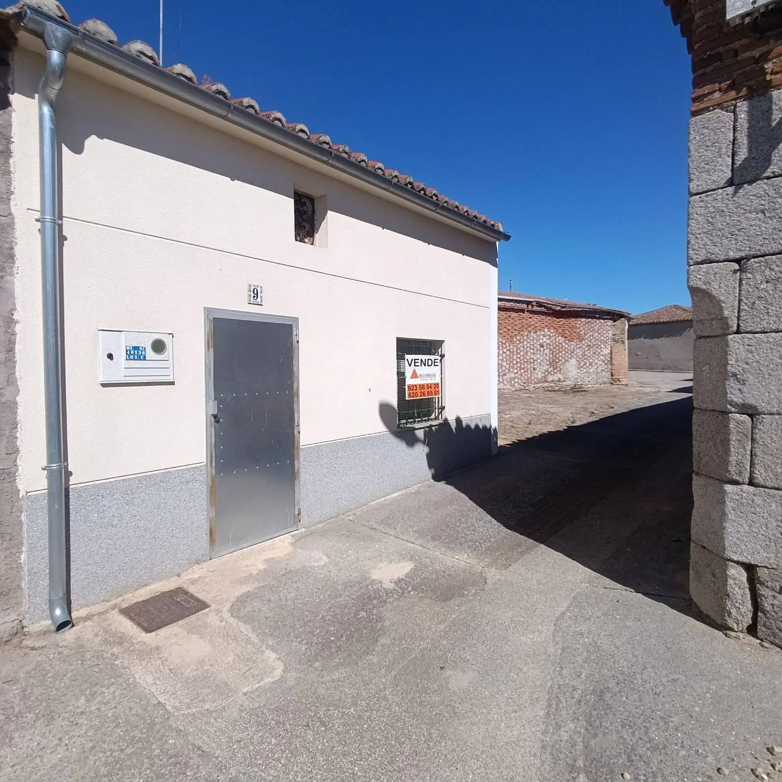 Well-kept village house with patio