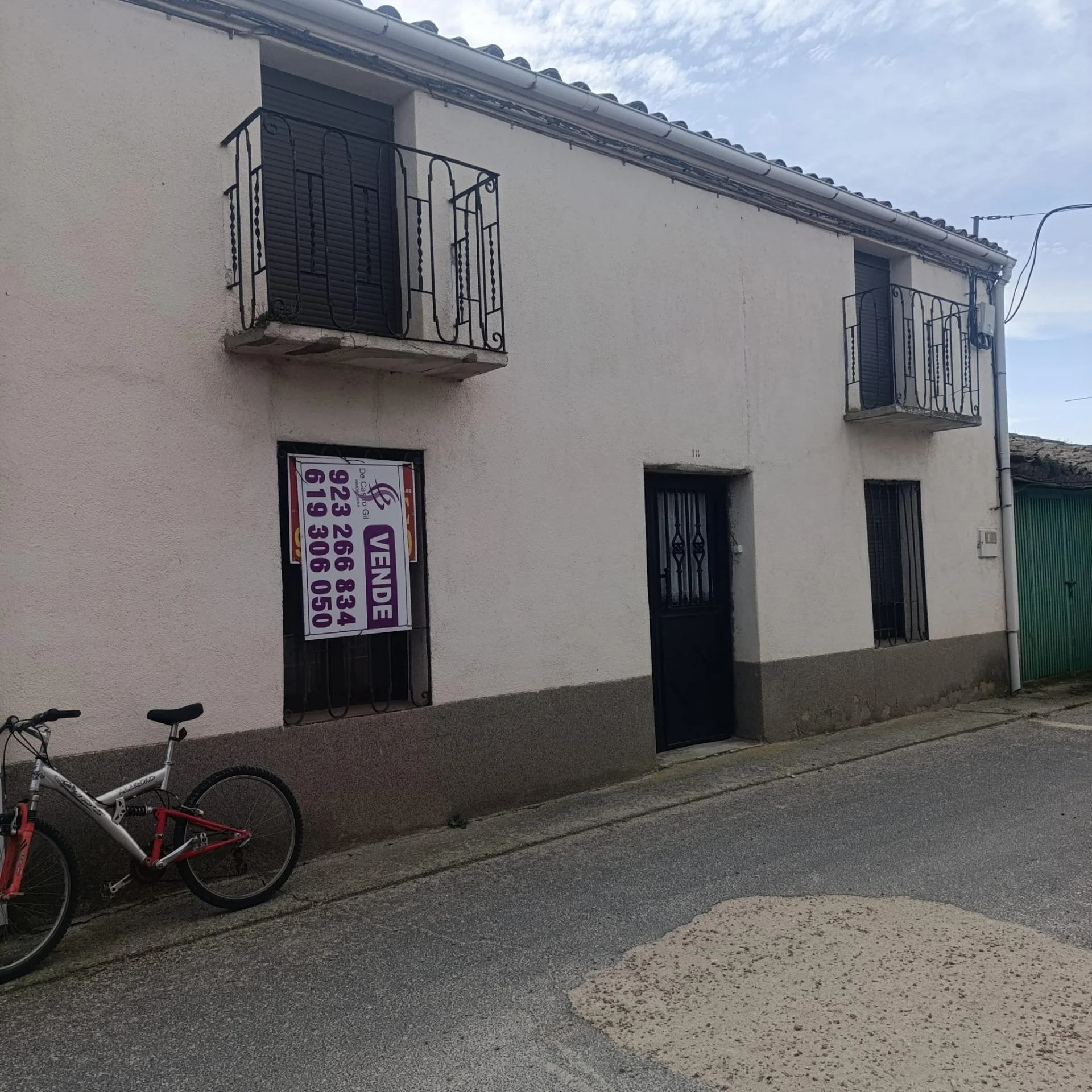 Large house with 395 m² plot