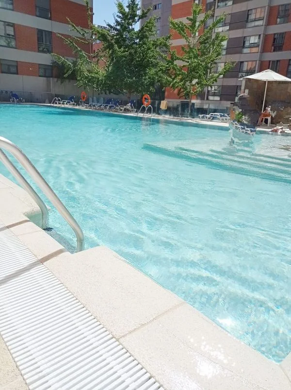 Good-condition flat with pool, 2 bedrooms