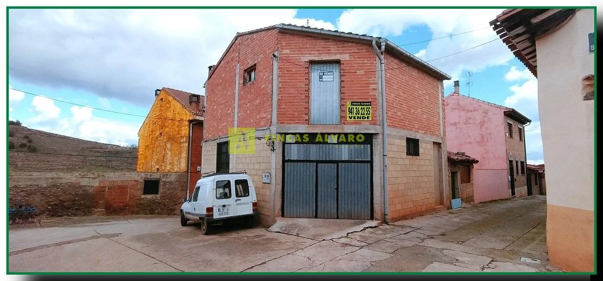 Local comercial de tres plantas en Badarán