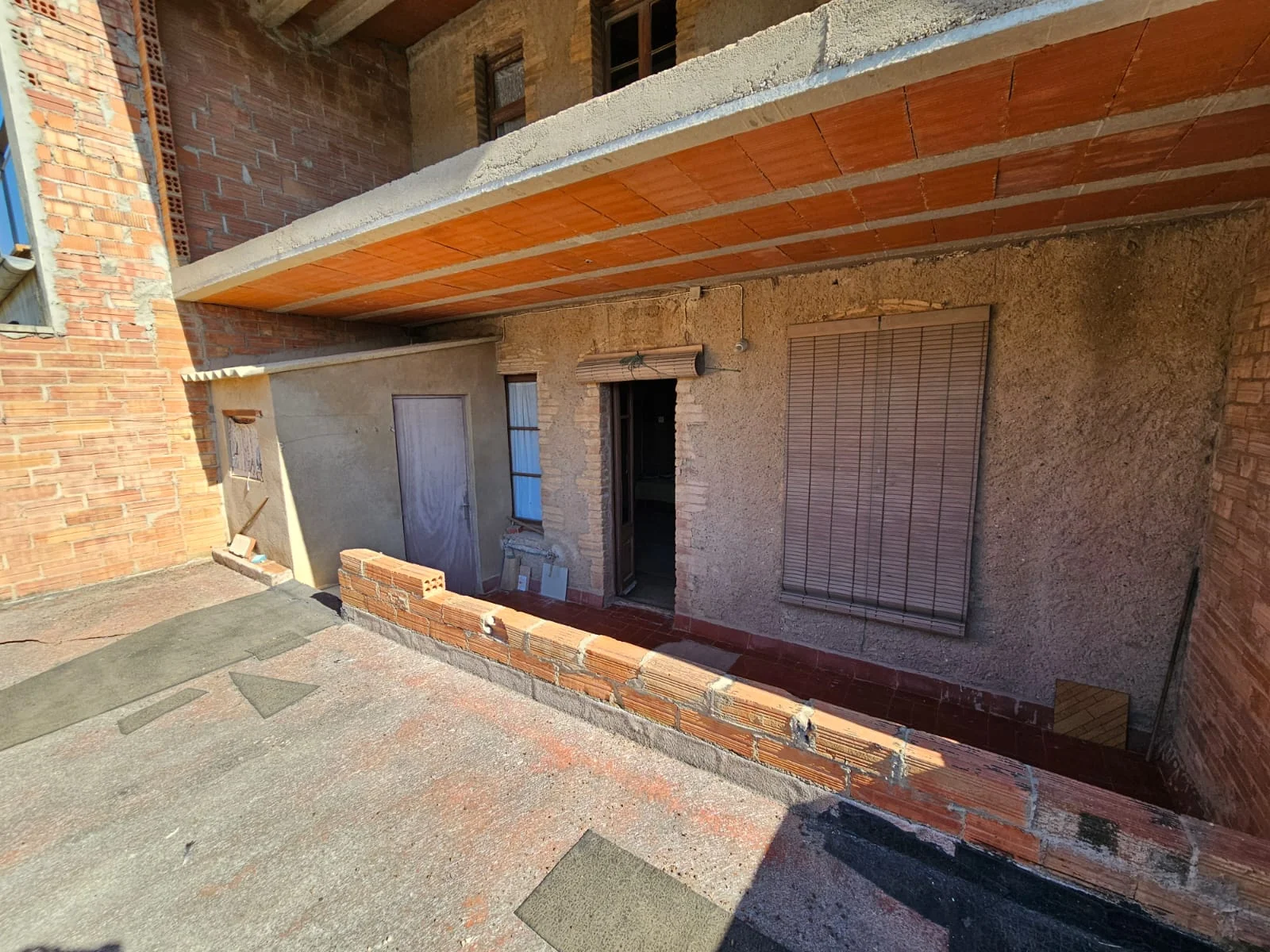 Spacious townhouse near Callús, 370 m²