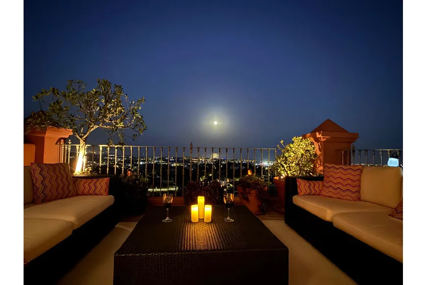 Duplex penthouse with sea views