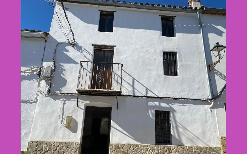 Three-storey townhouse with conversion upside