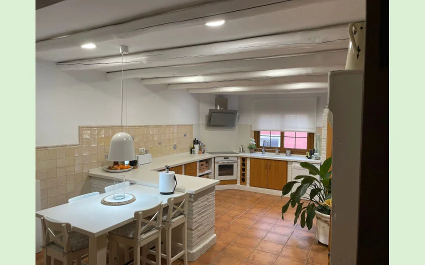 Casa adosada en Pueblo Nuevo con piscina en azotea