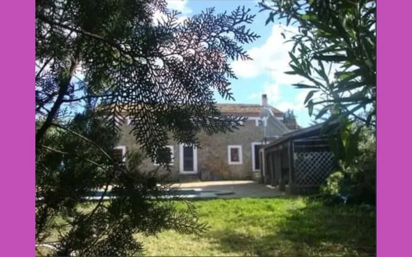 Rustic house with 8,000 m² land