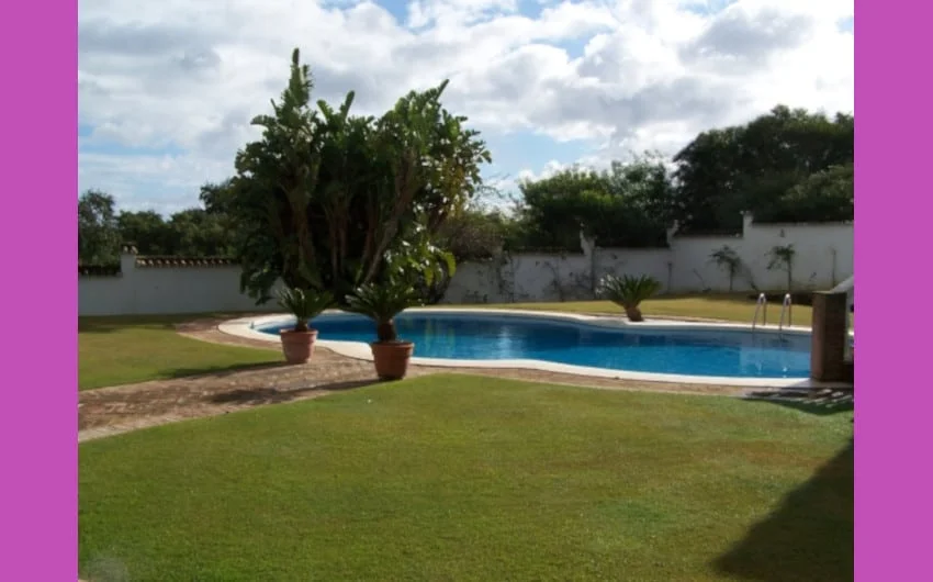 Villa near Valderrama with 2,650 m² plot