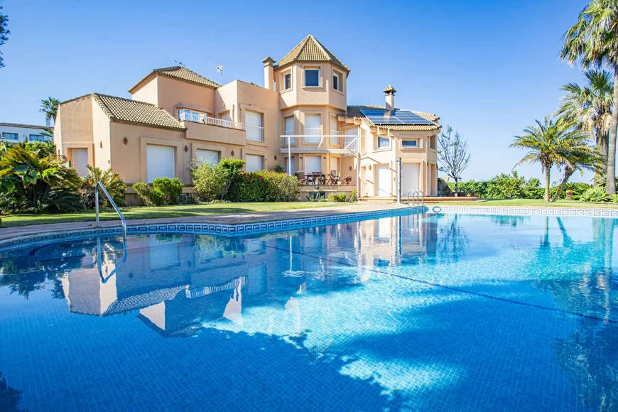 Villa de lujo en Alcaidesa con seis dormitorios