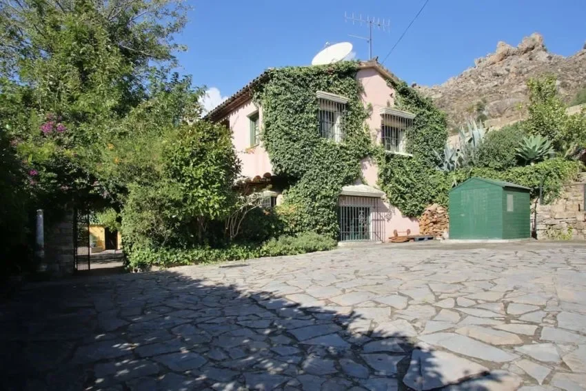 Villa hacienda de 580 m² y seis dormitorios