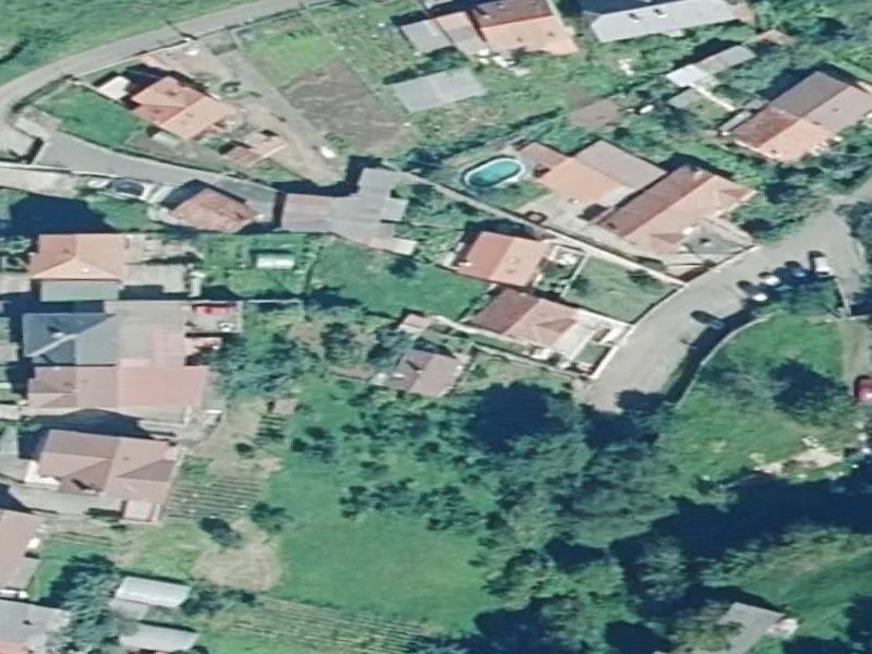 Solar urbano con casa de 66 m²