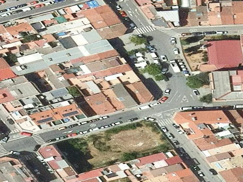 Casa de tres plantas en subasta en Sabadell